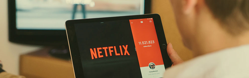 iPad och Netflix i soffan